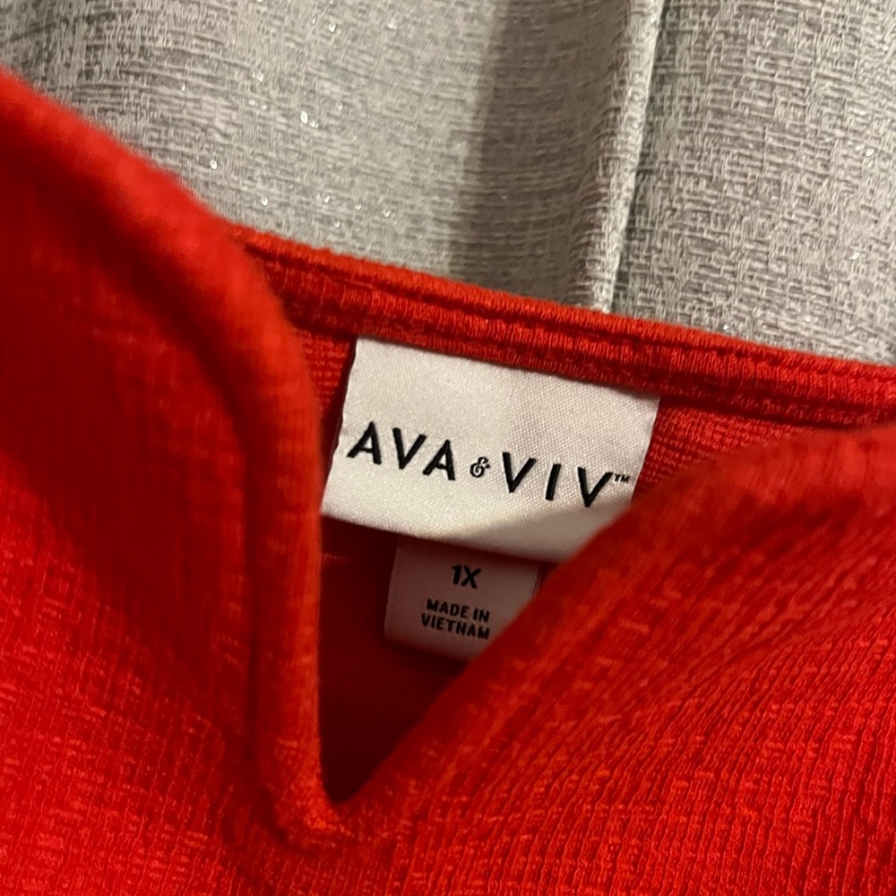Red Tank - Picture 3 of 4